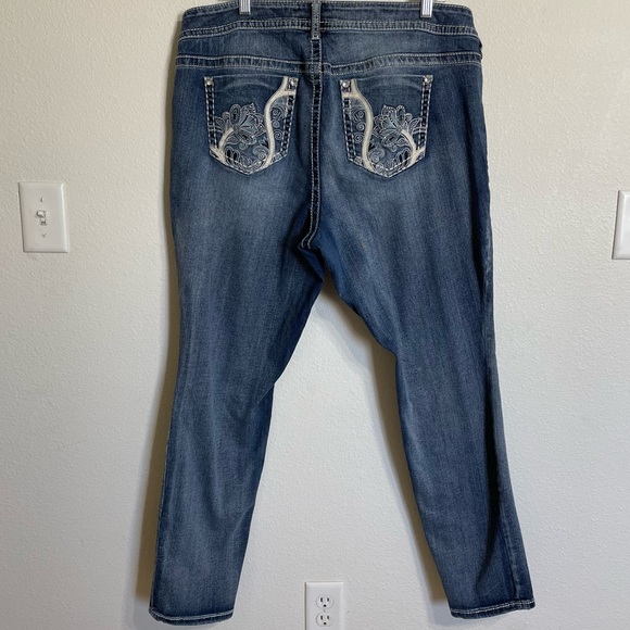 torrid Denim - Torrid Premium Floral Embroidered Pocket Skinny Jeans Size 18